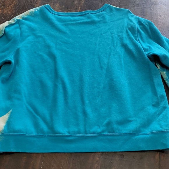 Upcycled, bleached sweatshirt - Picture 4 of 4